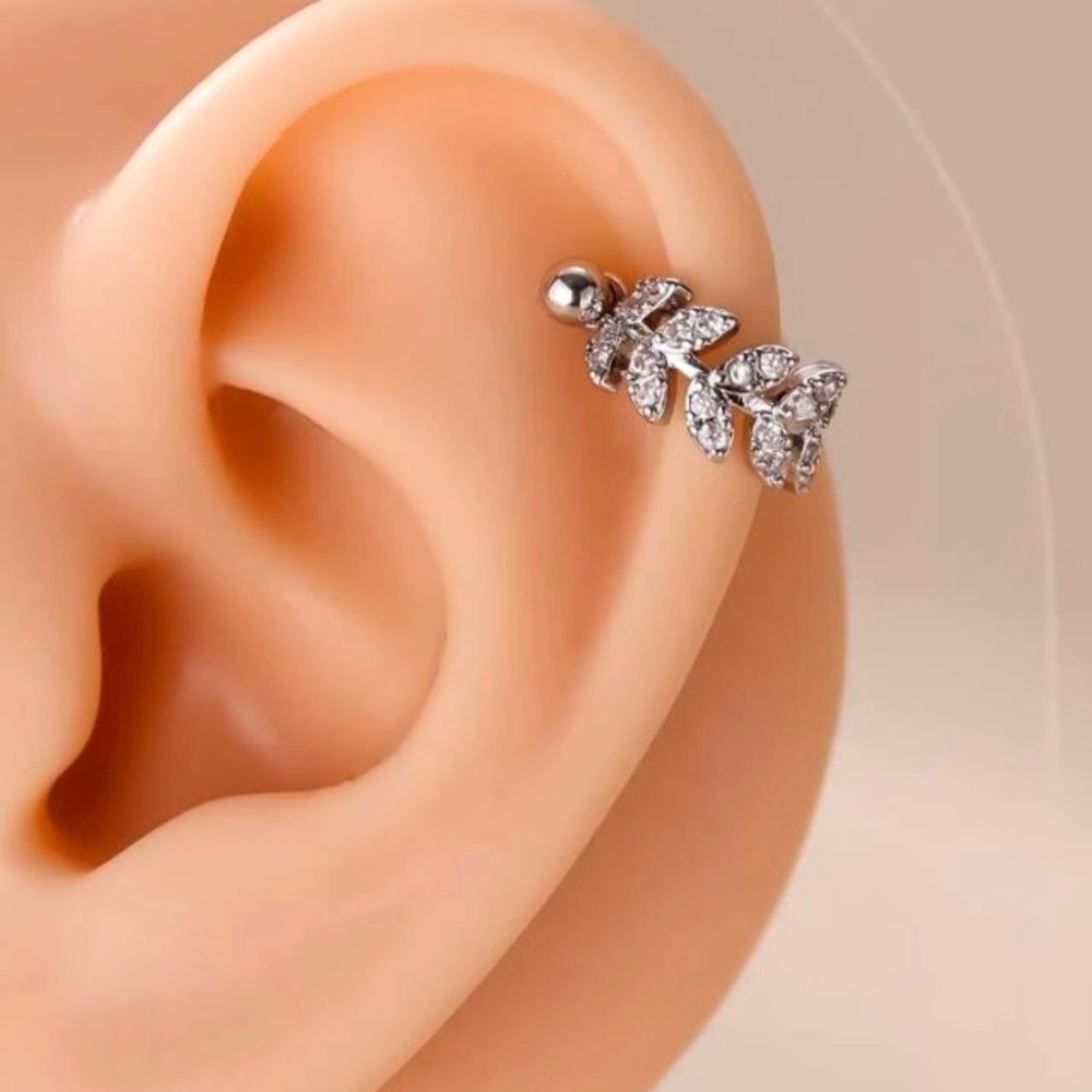 1 Pcs 18g Cubic Zircon Leaf Design Upper Ear Cuff NWT - Picture 1 of 15